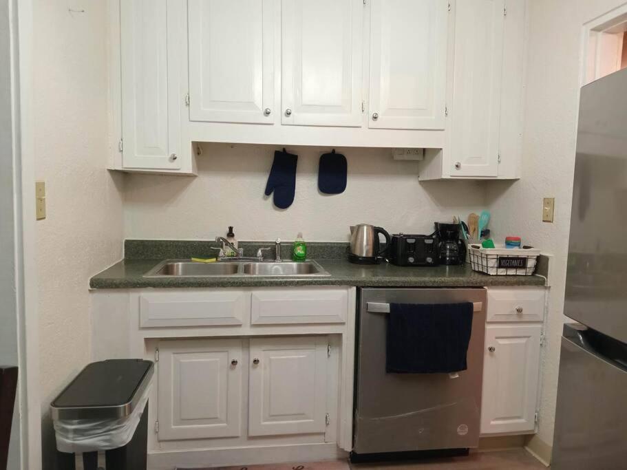 Bright And Cozy Lighthouse Cottage In Greenville Sc エクステリア 写真